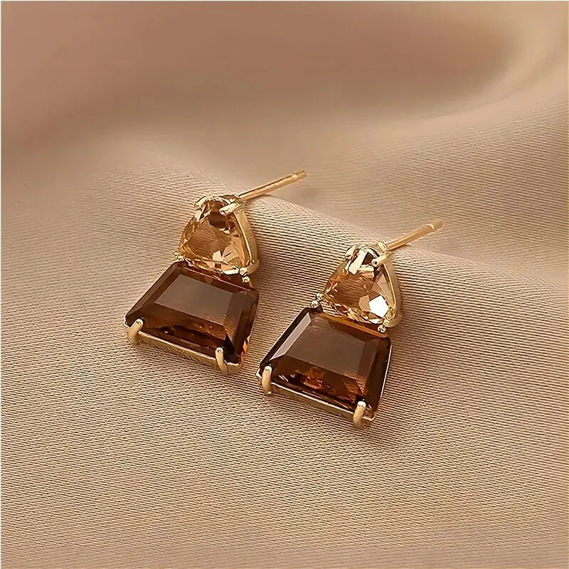 Brincos modernos com pingente de cristal – Brilhe a cada movimento
