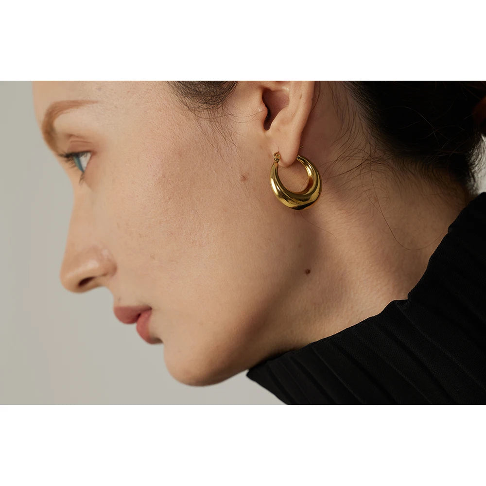 Yhpup Geometric Statement Hoop Earrings™ – 18K Gold Elegance with Modern Texture