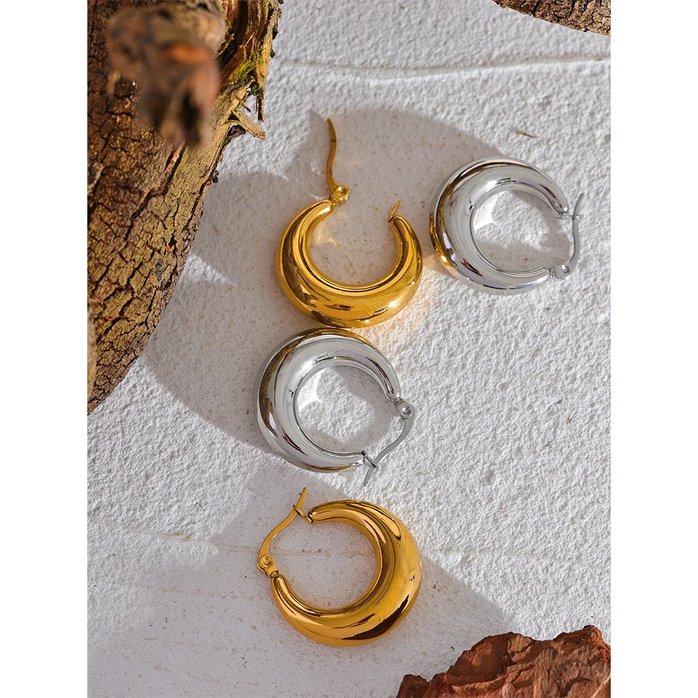 Yhpup Geometric Statement Hoop Earrings™ – 18K Gold Elegance with Modern Texture