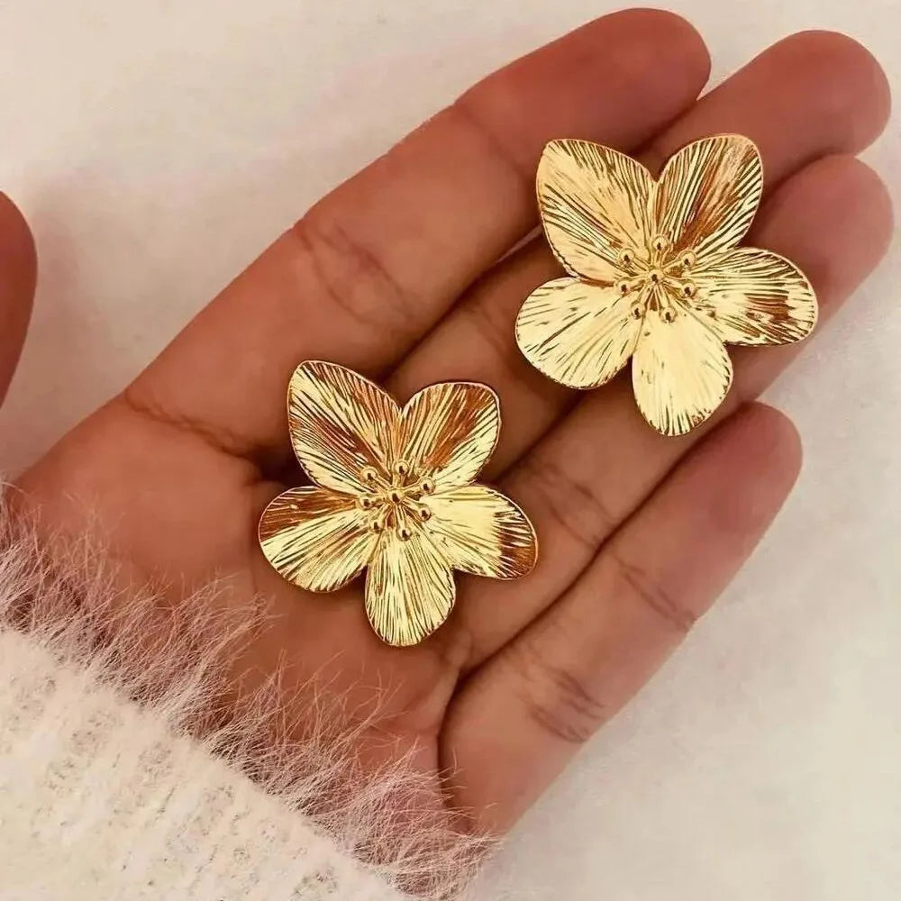 Jewlena™ Vintage Flower Stud Earrings – Hypoallergenic 18K Gold Elegance